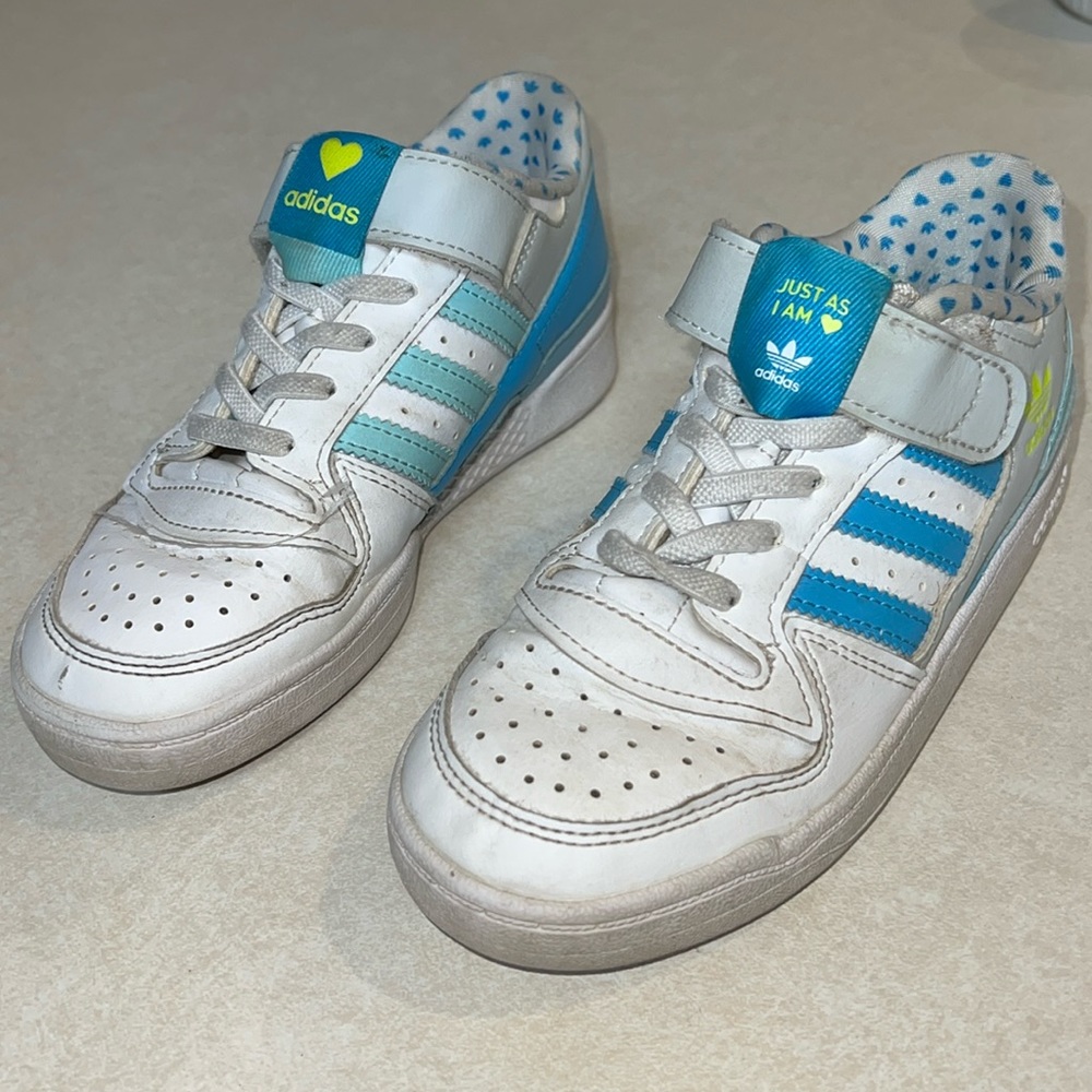 ADIDAS CHILDRENS FORUM LOW TENNIS SHOES GZ0800 size 13K